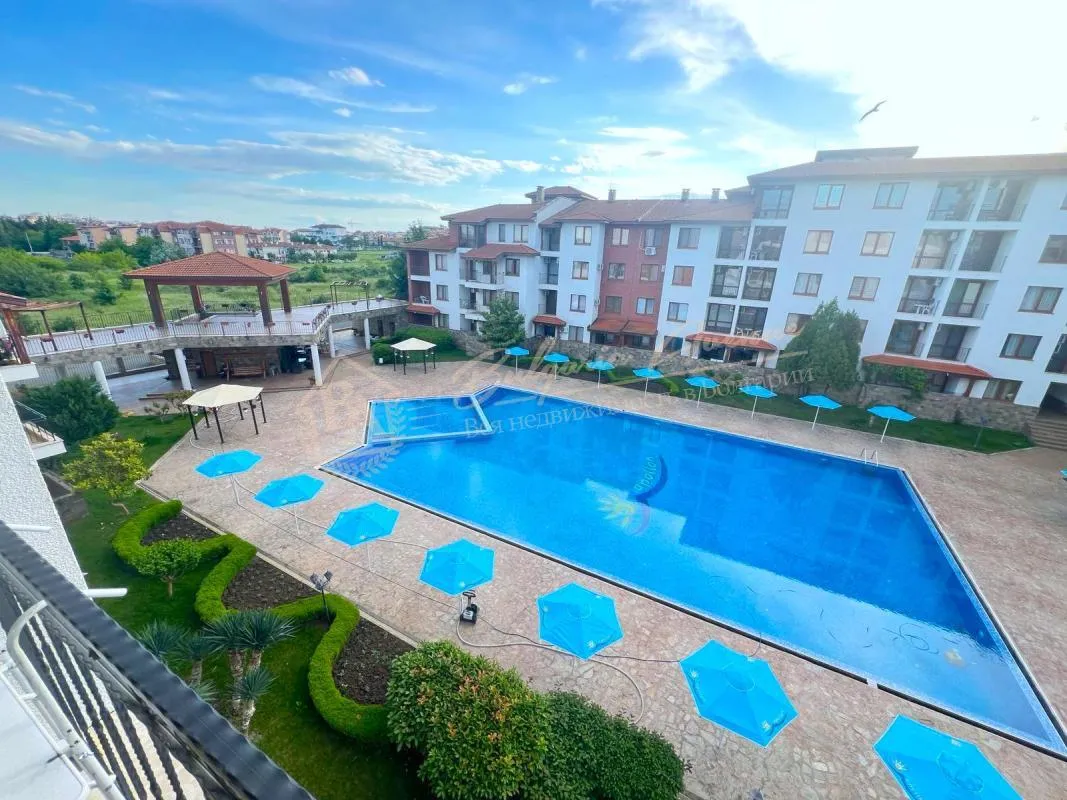 Уютный двухкомнатный апартамент с видом на бассейн в комплексе «Аполлон-6»