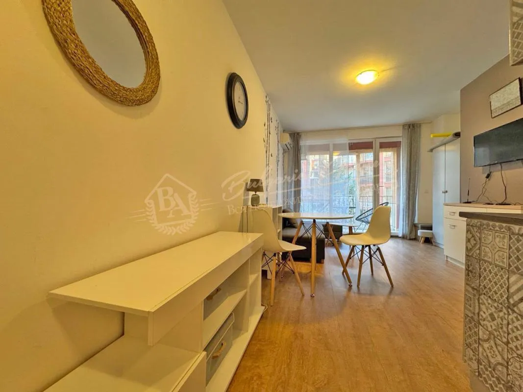 Студия в "Санни Вью Централ", Солнечный берег - вид на бассейн