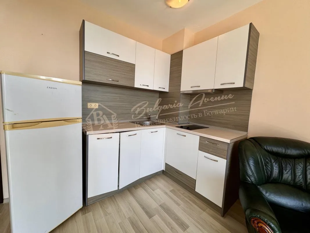 Великолепный трехкомнатный апартамент с панорамным видом на море в городе Несебр