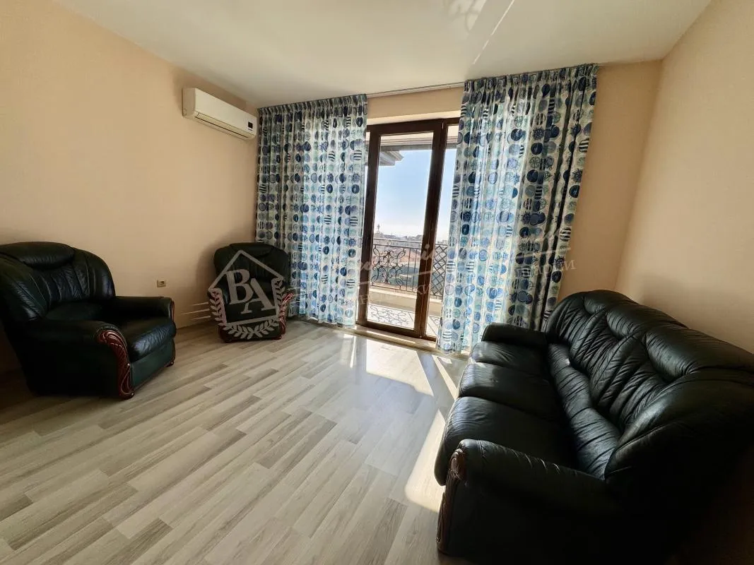 Великолепный трехкомнатный апартамент с панорамным видом на море в городе Несебр