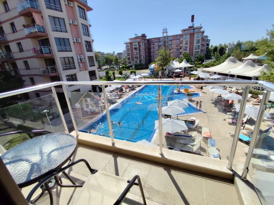 Стильный двухкомнатный апартамент в комплексе Taris, Солнечный берег