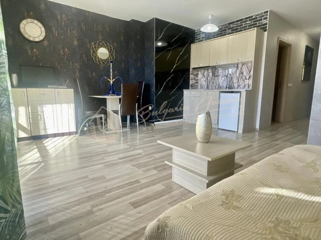 Стильный двухкомнатный апартамент в комплексе Taris, Солнечный берег