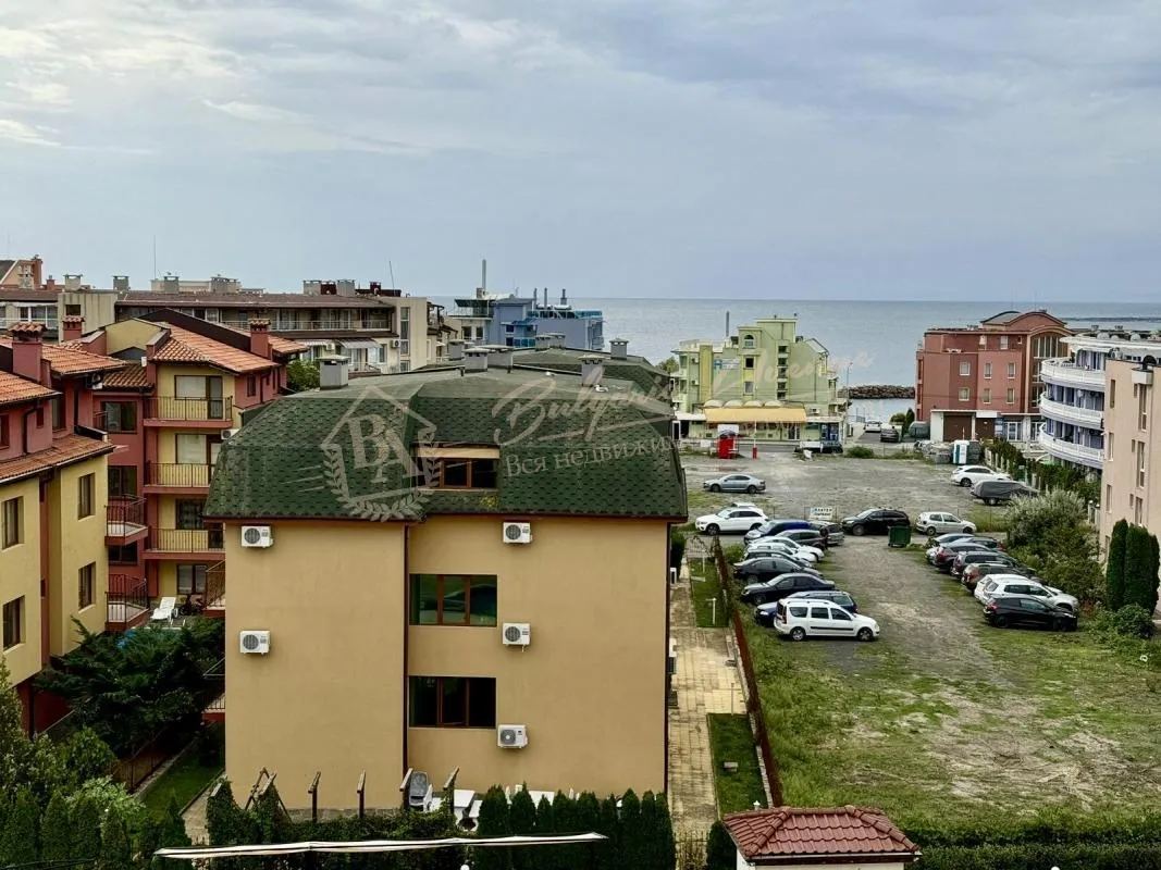 Трехкомнатный апартамент с видом на море в городе Несебр - комплекс Аполлон