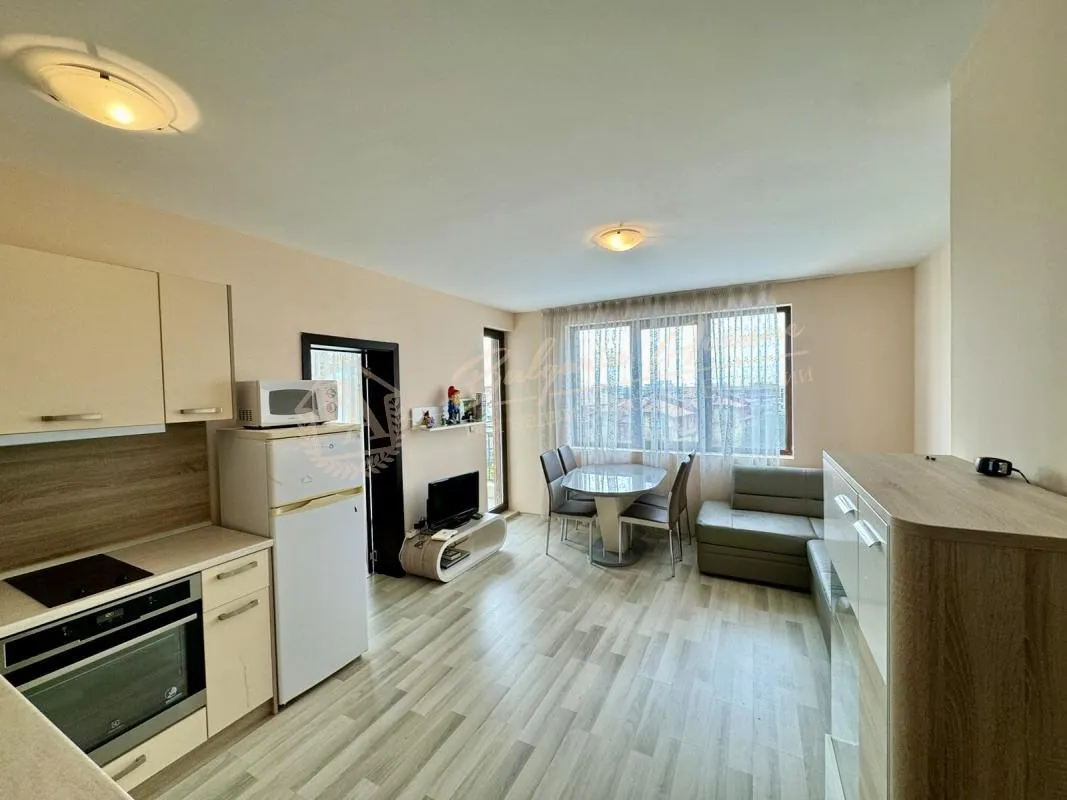 Трехкомнатный апартамент с видом на море в городе Несебр - комплекс Аполлон