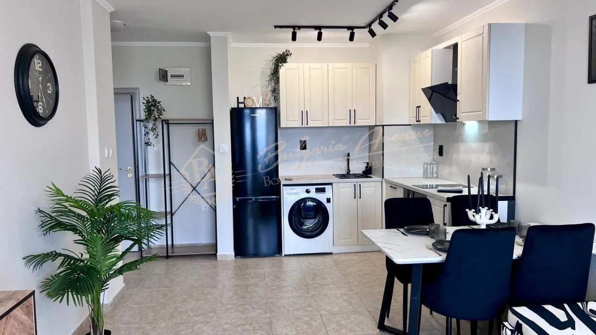 Двухкомнатный апартамент в комплексе "Воденица", Святой Влас. Вид на море