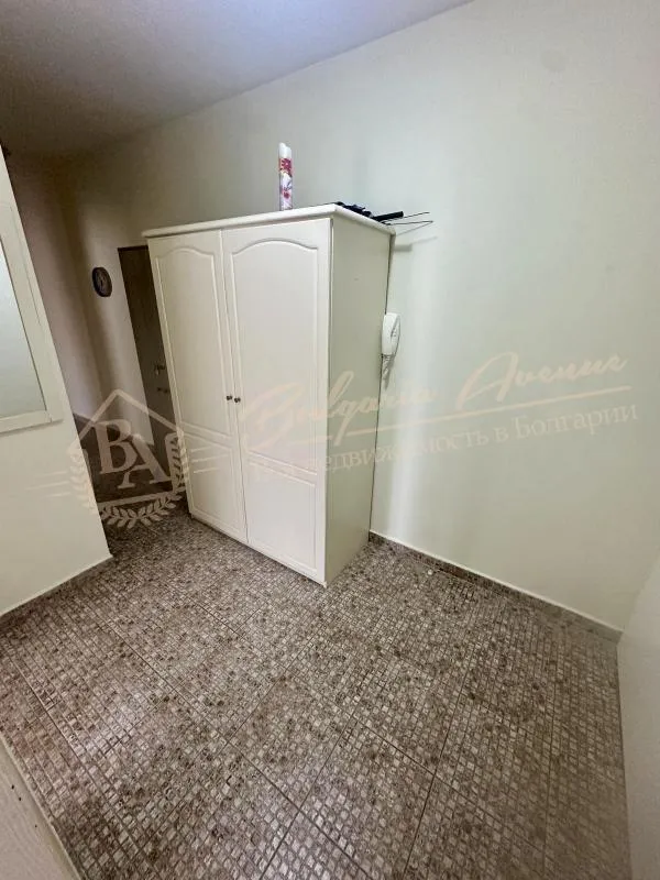 Продается трехкомнатный апартамент с видом на бассейн в центре Солнечного Берега - Флорес Парк