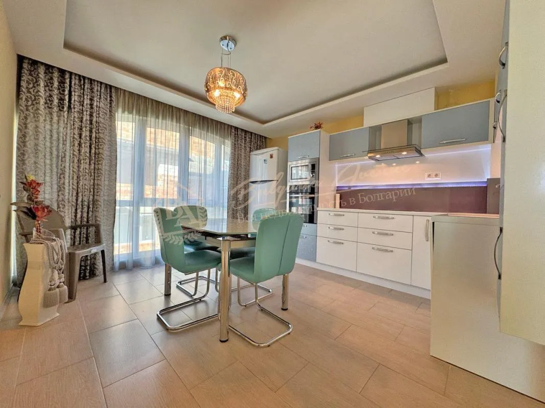 Трехкомнатный апартамент в комплексе Omega Resort, Равда