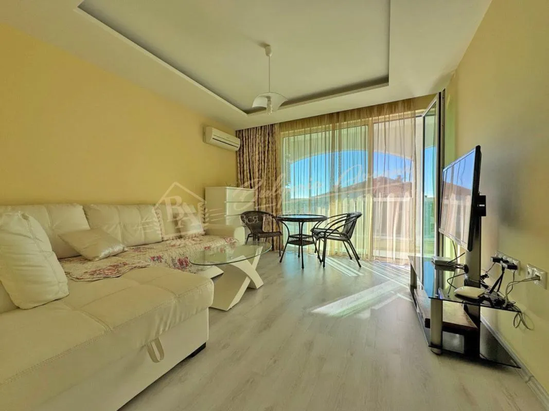 Трехкомнатный апартамент в комплексе Omega Resort, Равда