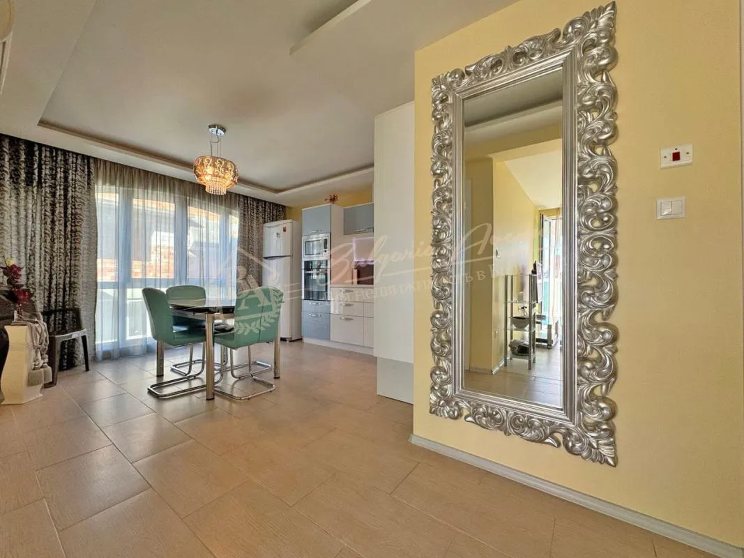 Трехкомнатный апартамент в комплексе Omega Resort, Равда