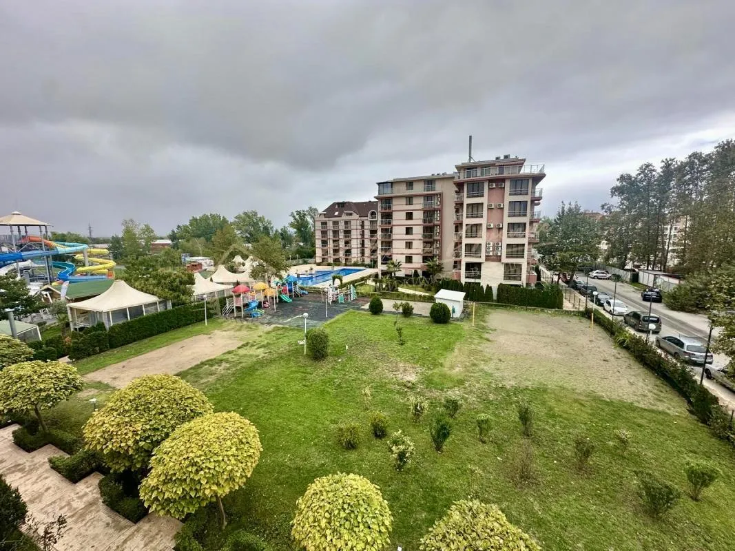 Двухкомнатный апартамент с прекрасным видом на территорию комплекса в Тарсис Нова