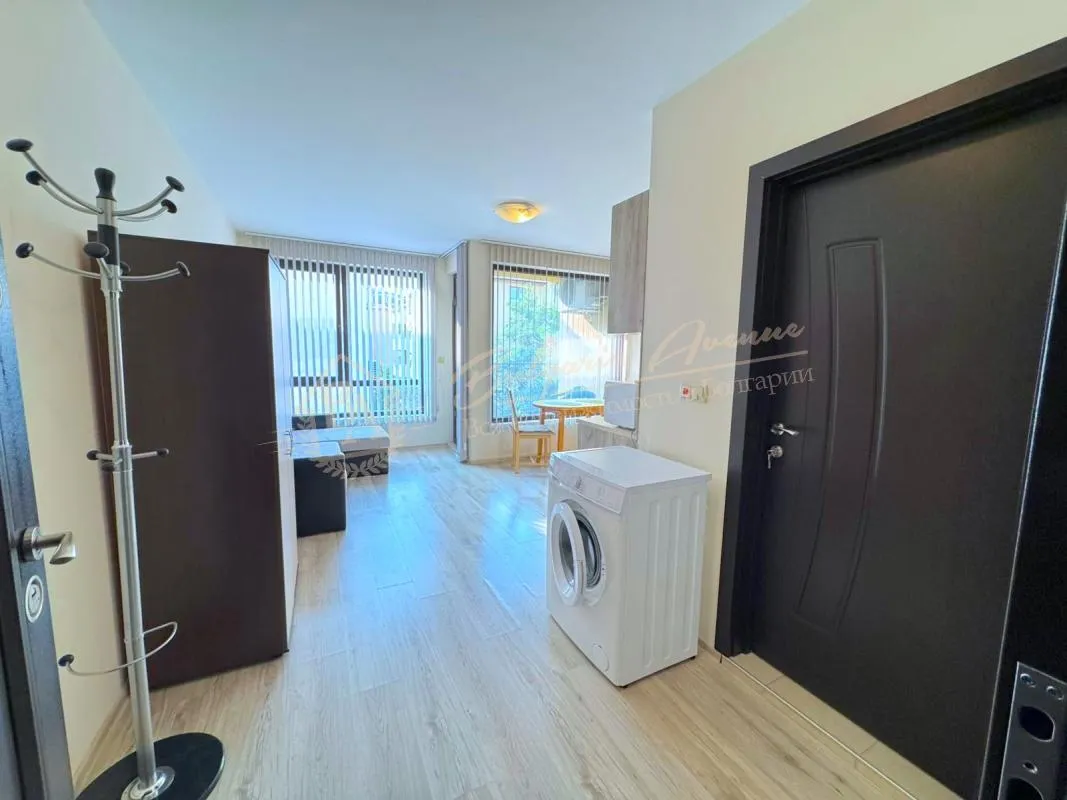 Студия в жилом доме без таксы поддержки. Вид на дюны.