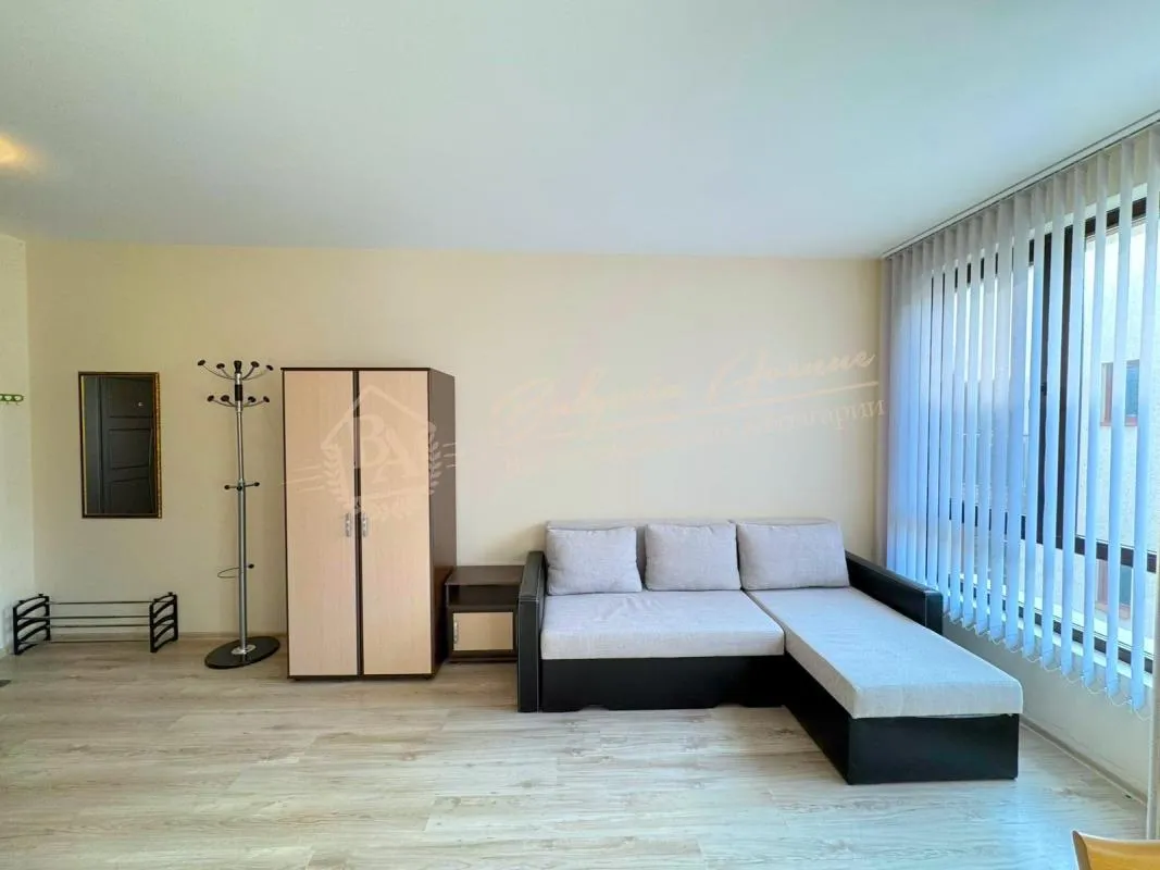 Студия в жилом доме без таксы поддержки. Вид на дюны.