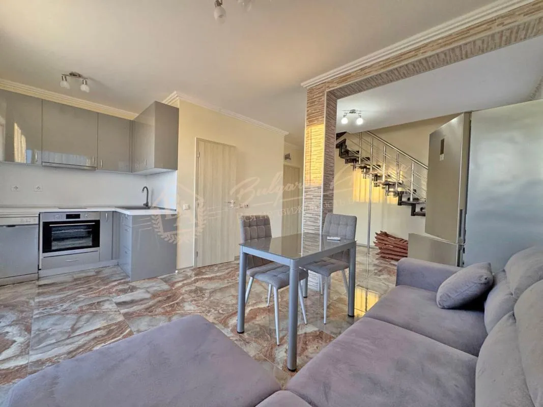 Двухкомнатная квартира в комплексе Vip Zone, Солнечный берег