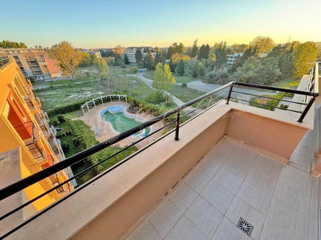 Двухкомнатная квартира в комплексе Vip Zone, Солнечный берег