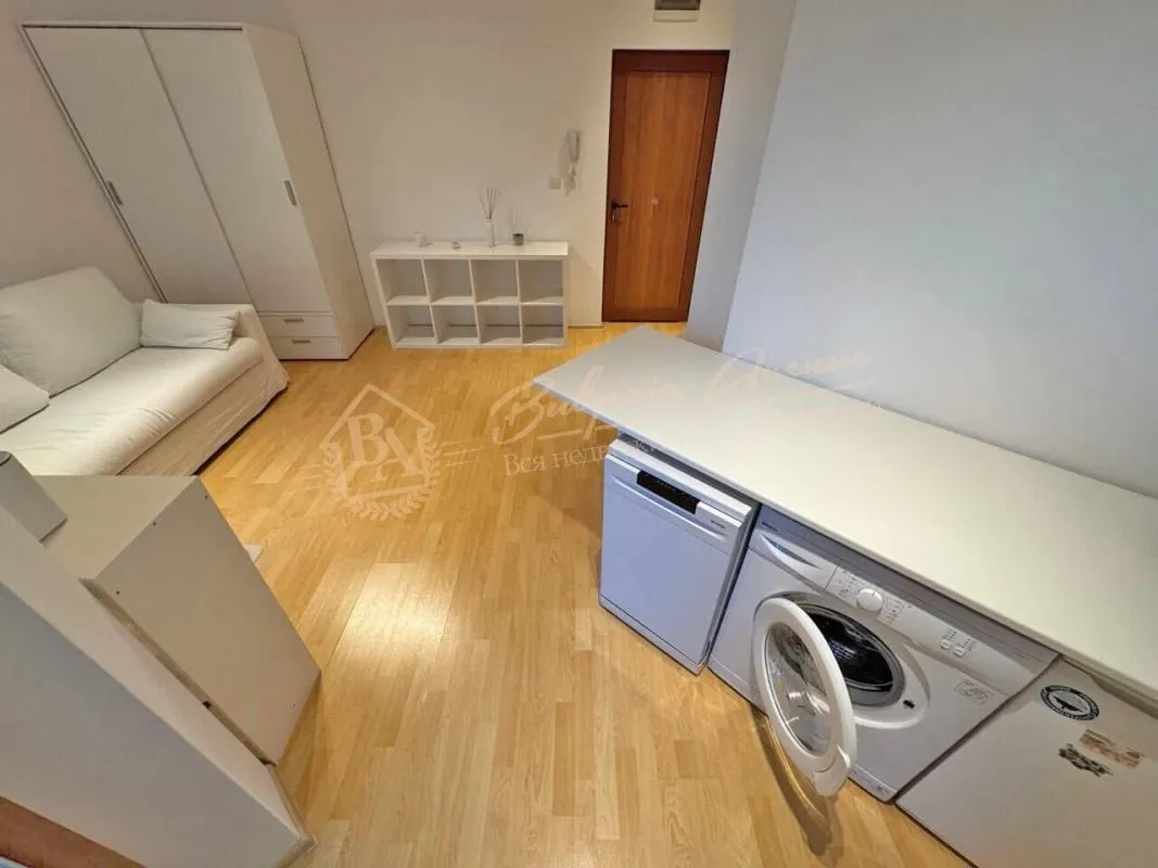 Квартира-студия в комплексе Amadeus 11, Солнечный берег. Вид на бассейн.