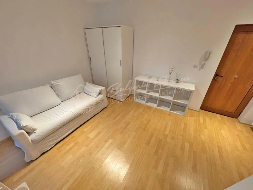 Квартира-студия в комплексе Amadeus 11, Солнечный берег. Вид на бассейн.