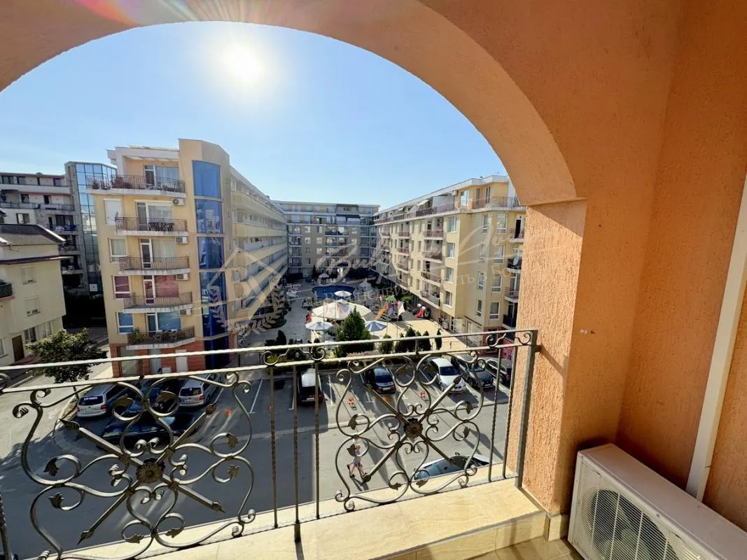 Двухкомнатный апартамент в комплексе «Палаццо», Солнечный берег.