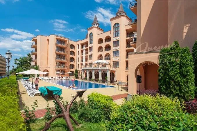 Двухкомнатный апартамент в комплексе «Палаццо», Солнечный берег.