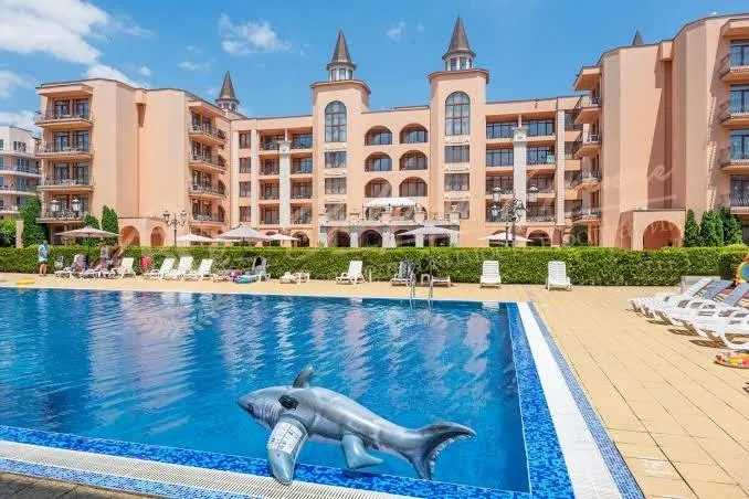 Двухкомнатный апартамент в комплексе «Палаццо», Солнечный берег.