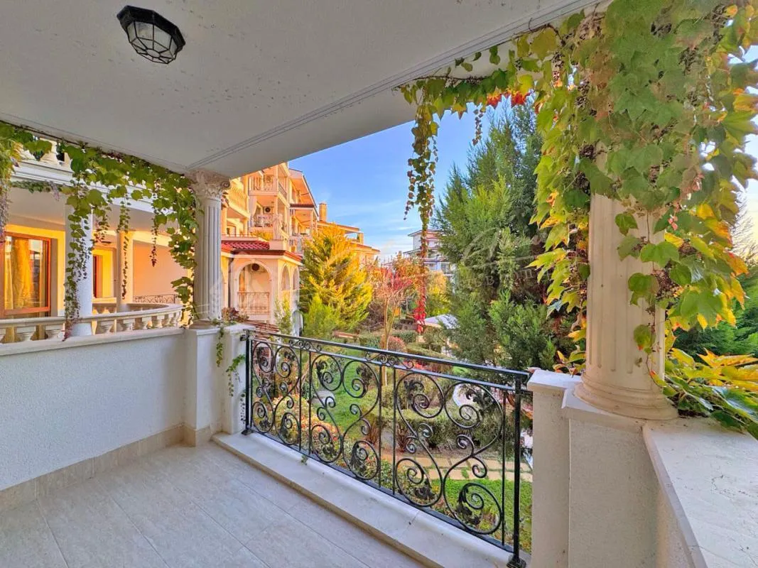 Трехкомнатный апартамент в шикарном комплексе Poseidon, Несебр