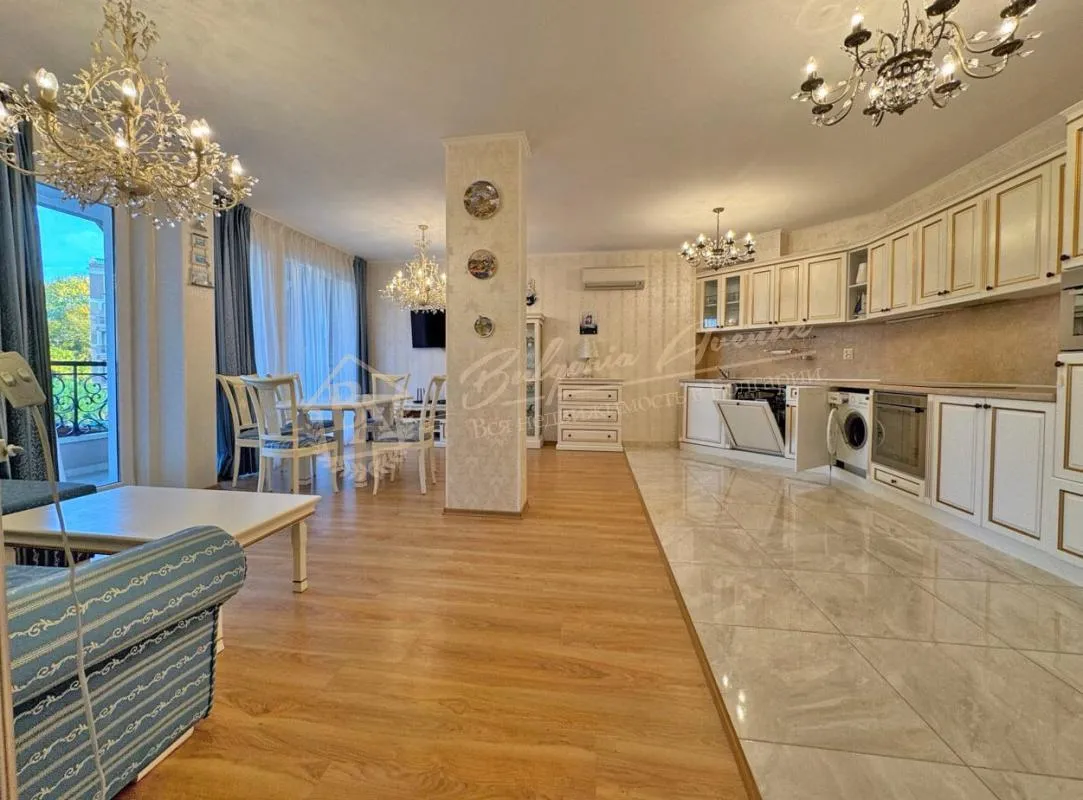 Трехкомнатный апартамент в комплексе Izida Palace