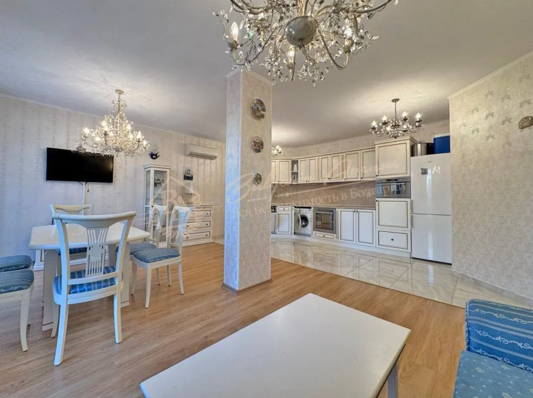 Трехкомнатный апартамент в комплексе Izida Palace