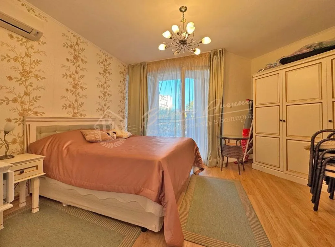 Трехкомнатный апартамент в комплексе Izida Palace