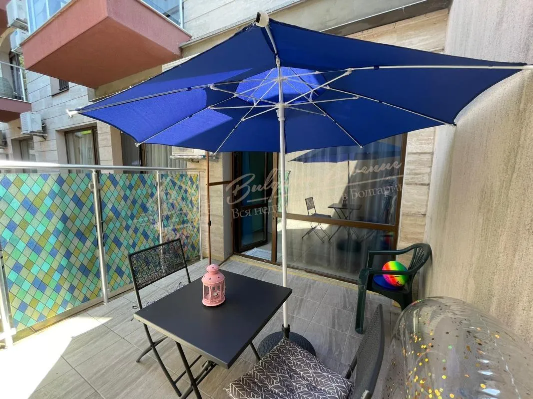 Просторная квартира студия с английским двориком в комплексе Тарсис, Солнечный берег