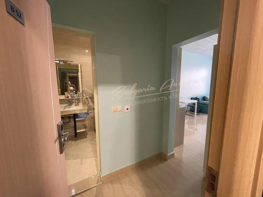 Просторная квартира студия с английским двориком в комплексе Тарсис, Солнечный берег