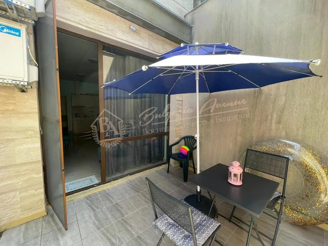 Просторная квартира студия с английским двориком в комплексе Тарсис, Солнечный берег