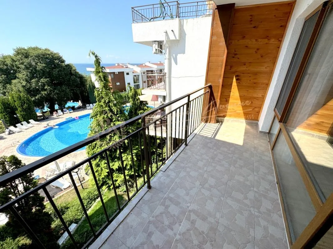 Предложение в комплексе на 1 линии - трехкомнатный апартамент с видом на море в комплексе «Мессамбрия Форт»