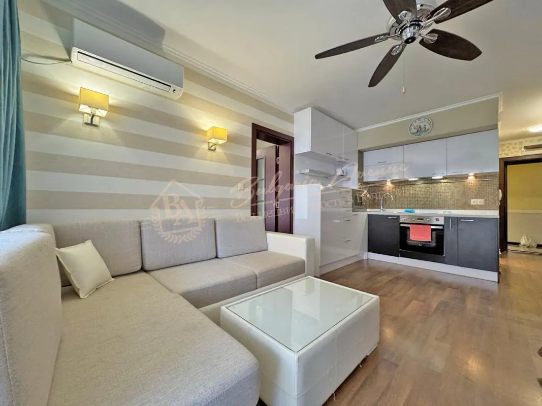 Двухкомнатный апартамент в комплексе "Роуз Гарден", Поморие