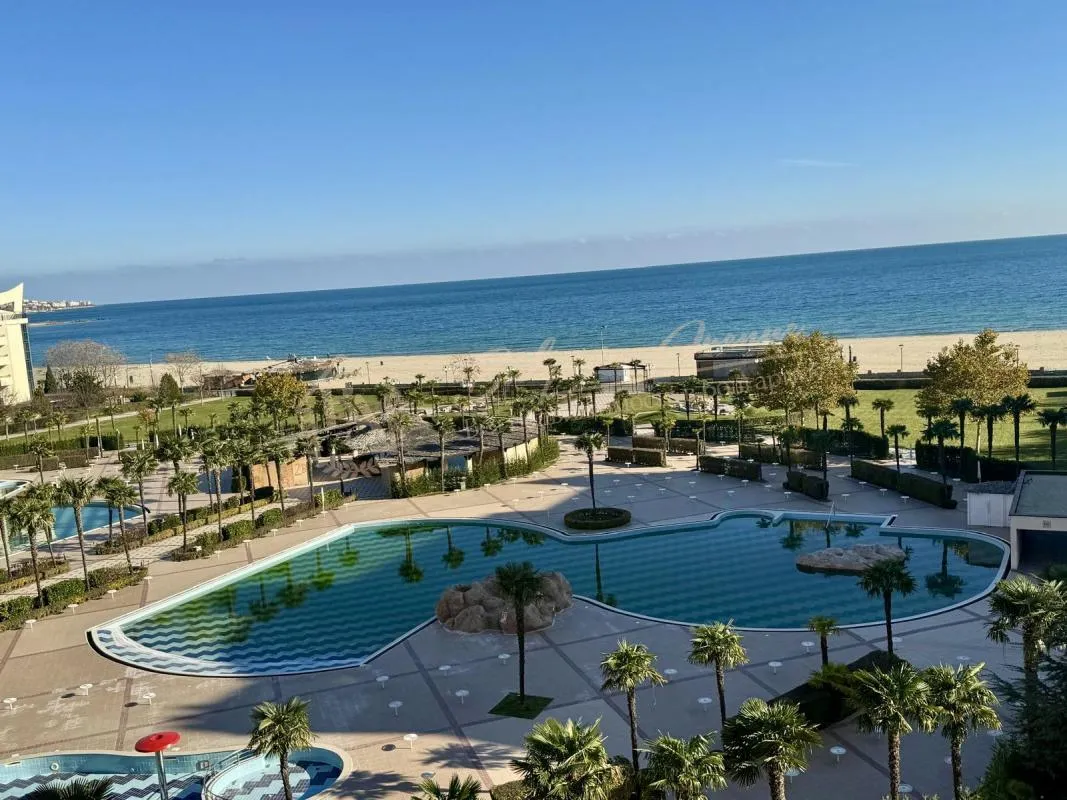 Большой двухкомнатный апартамент в комплексе Majestic Beach Resort