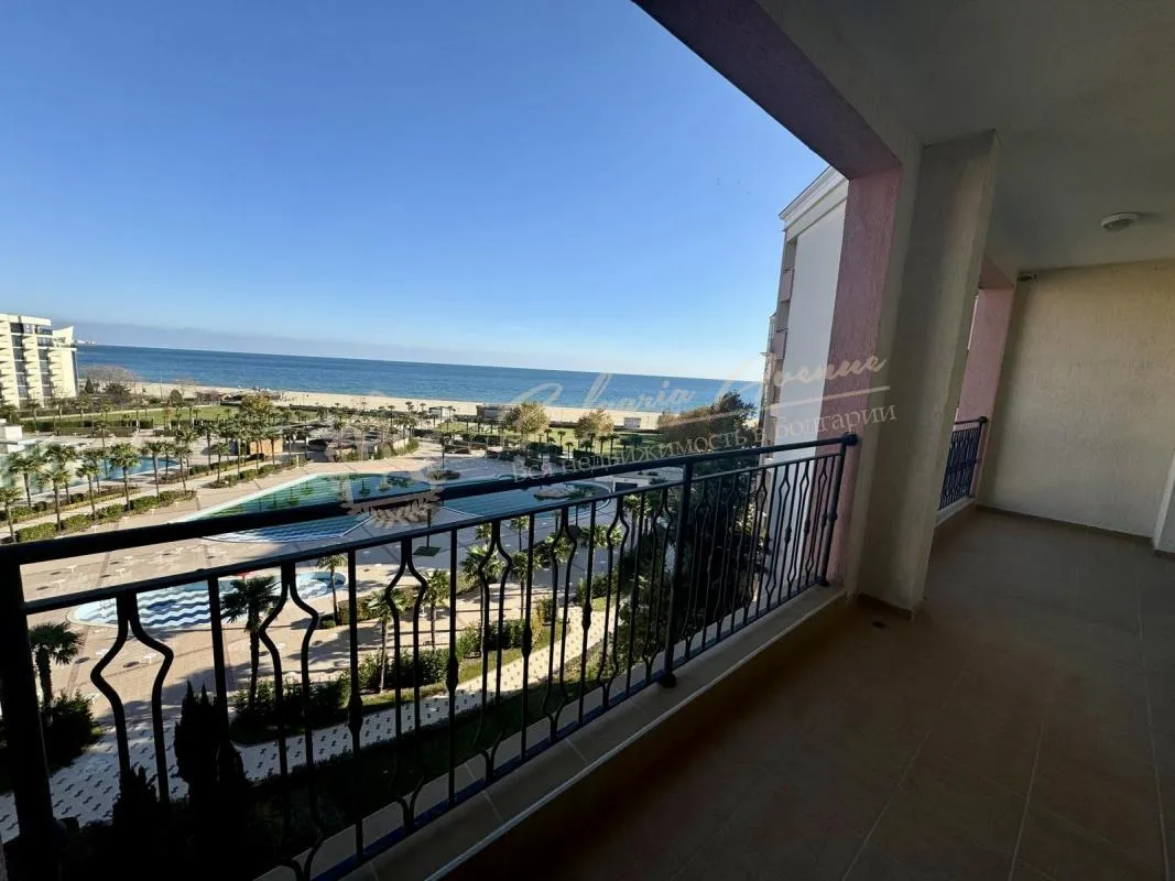 Большой двухкомнатный апартамент в комплексе Majestic Beach Resort