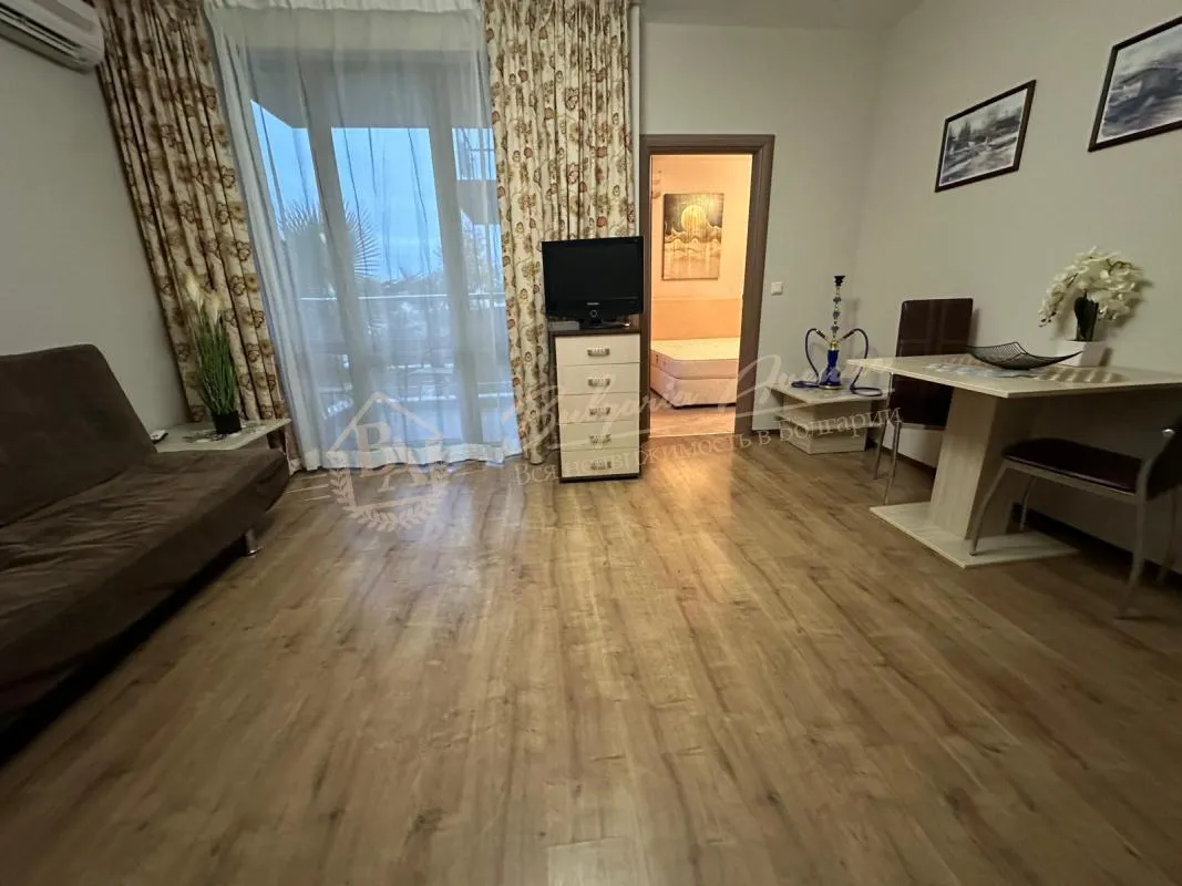 Двухкомнатный апартамент в комплексе Tarsis 3 с прекрасным видом на территорию комплекса