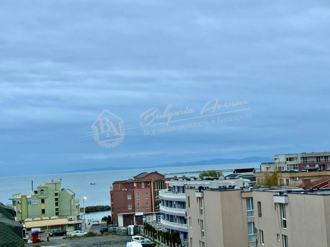 Великолепная трехкомнатная квартира в живописном городе Несебр с захватывающим панорамным видом на море