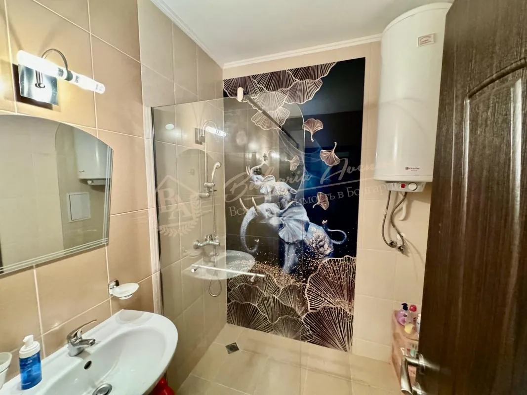 Великолепная трехкомнатная квартира в живописном городе Несебр с захватывающим панорамным видом на море