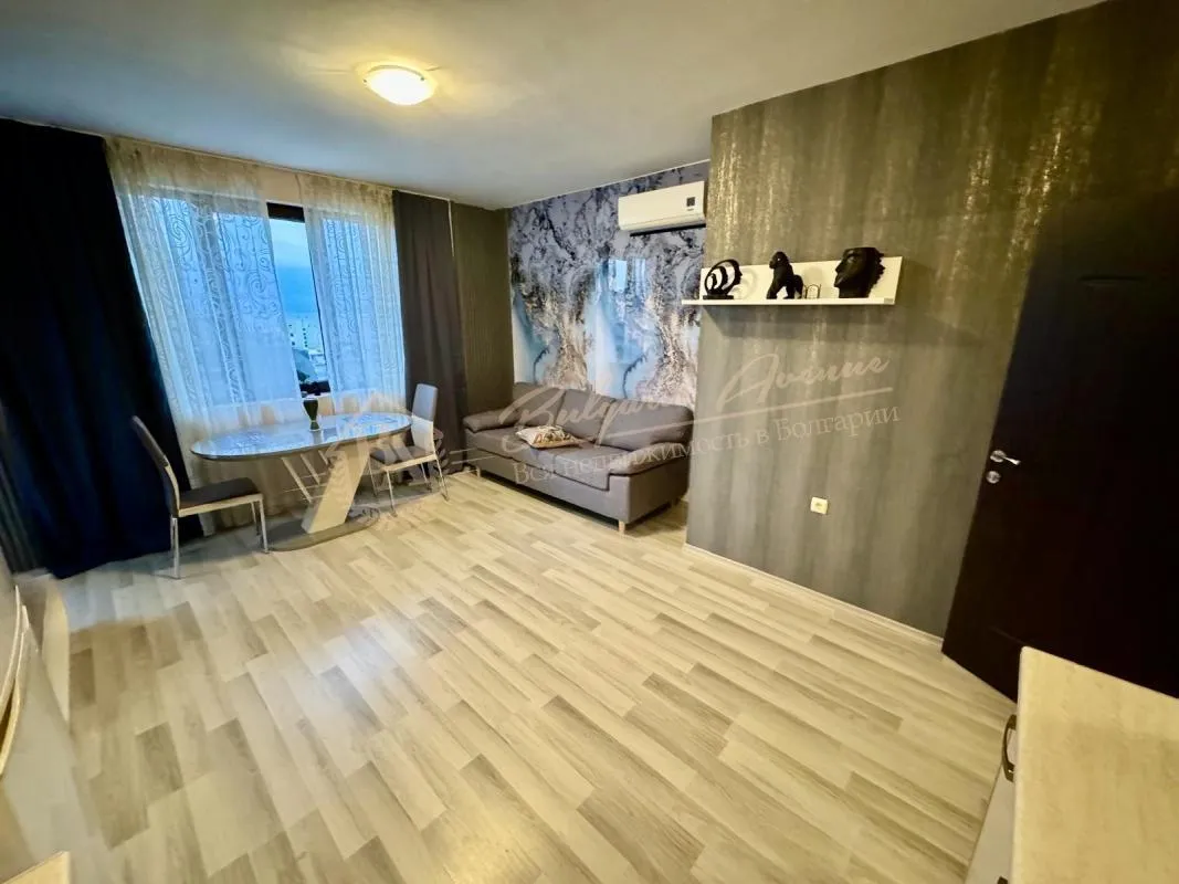 Великолепная трехкомнатная квартира в живописном городе Несебр с захватывающим панорамным видом на море