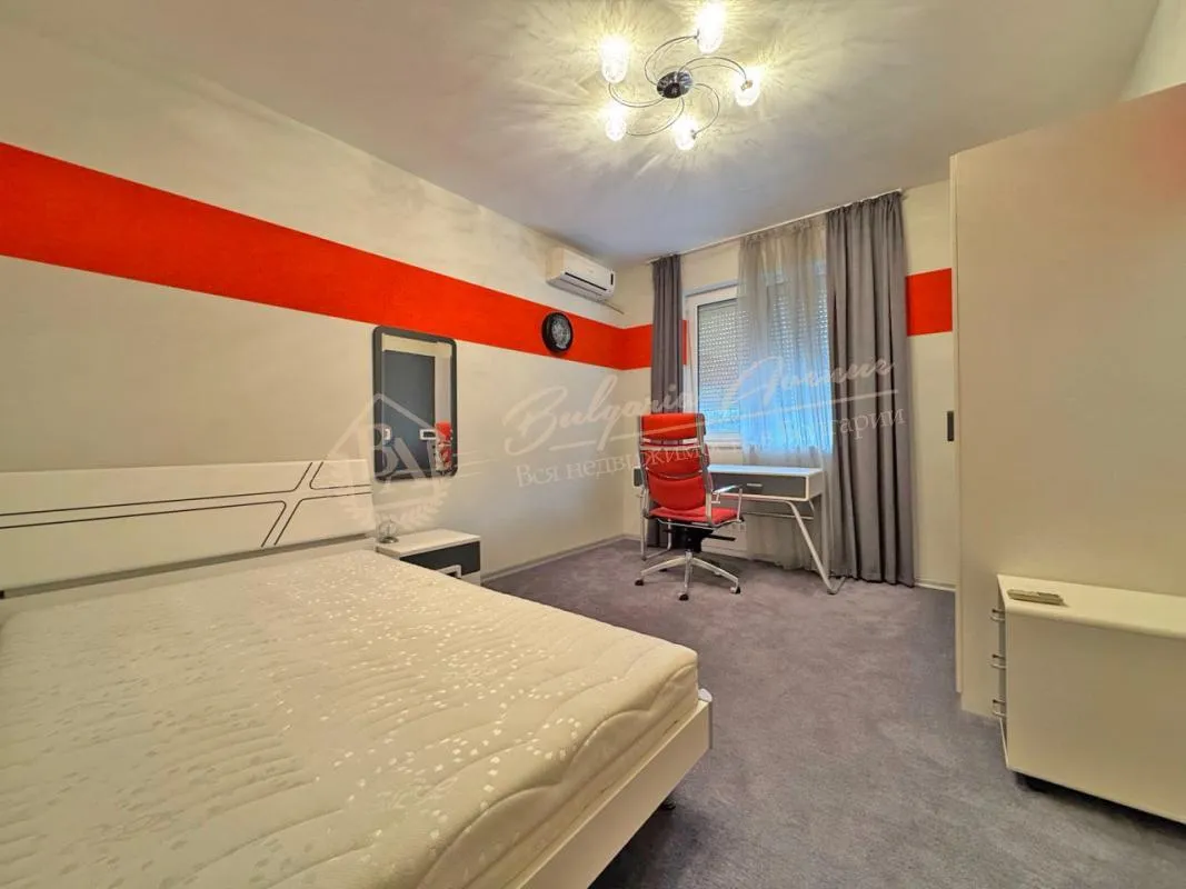 Меблированный апартамент с 4 спальнями в комплексе Villmar Beach Pomorie, вид на море