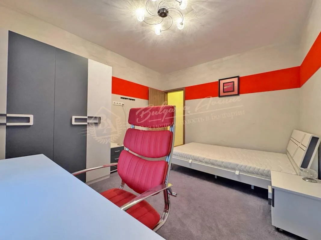 Меблированный апартамент с 4 спальнями в комплексе Villmar Beach Pomorie, вид на море