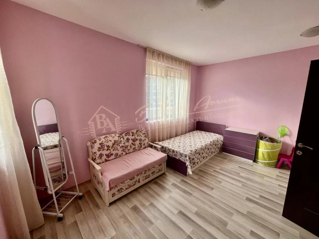 Продается двухкомнатный апартамент в "Аполлон Несебр" с прекрасным видом на территорию