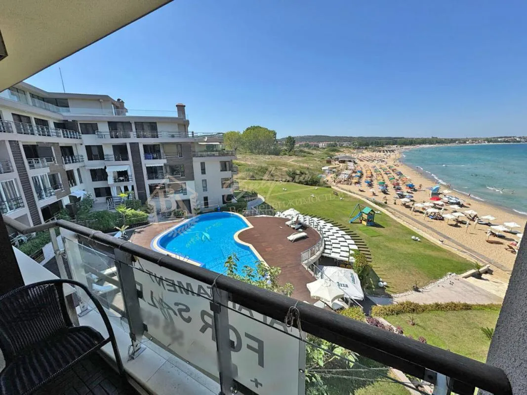 Двухкомнатная квартира с видом на море в комплексе Sand Lilies, Созополь.