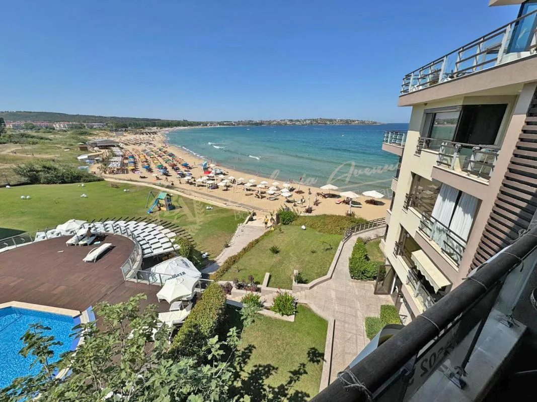 Двухкомнатная квартира с видом на море в комплексе Sand Lilies, Созополь.