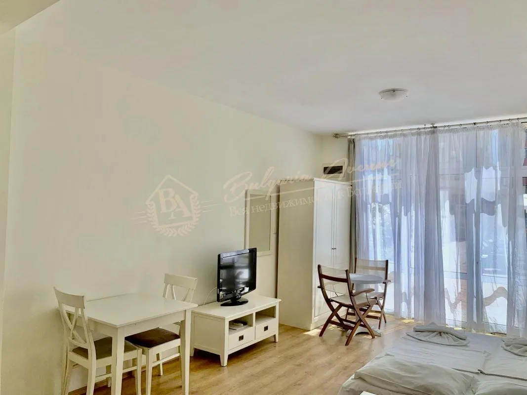 Уютная студия в комплексе "Флорес Парк" на Солнечном Берегу