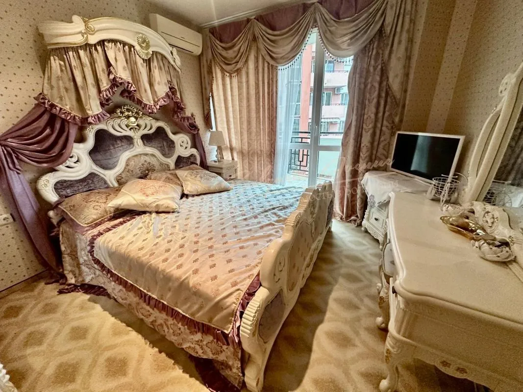 Двухкомнатный апартамент в комплексе «Талиана Бич» с видом на море