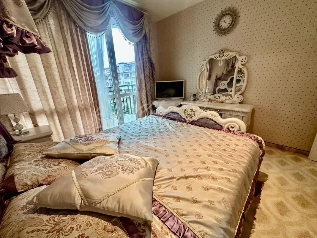 Двухкомнатный апартамент в комплексе «Талиана Бич» с видом на море