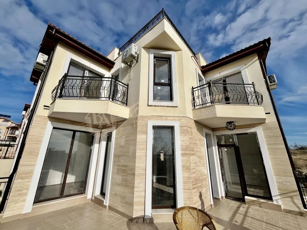 Просторный дом с панорамным видом на море в Святом Власе