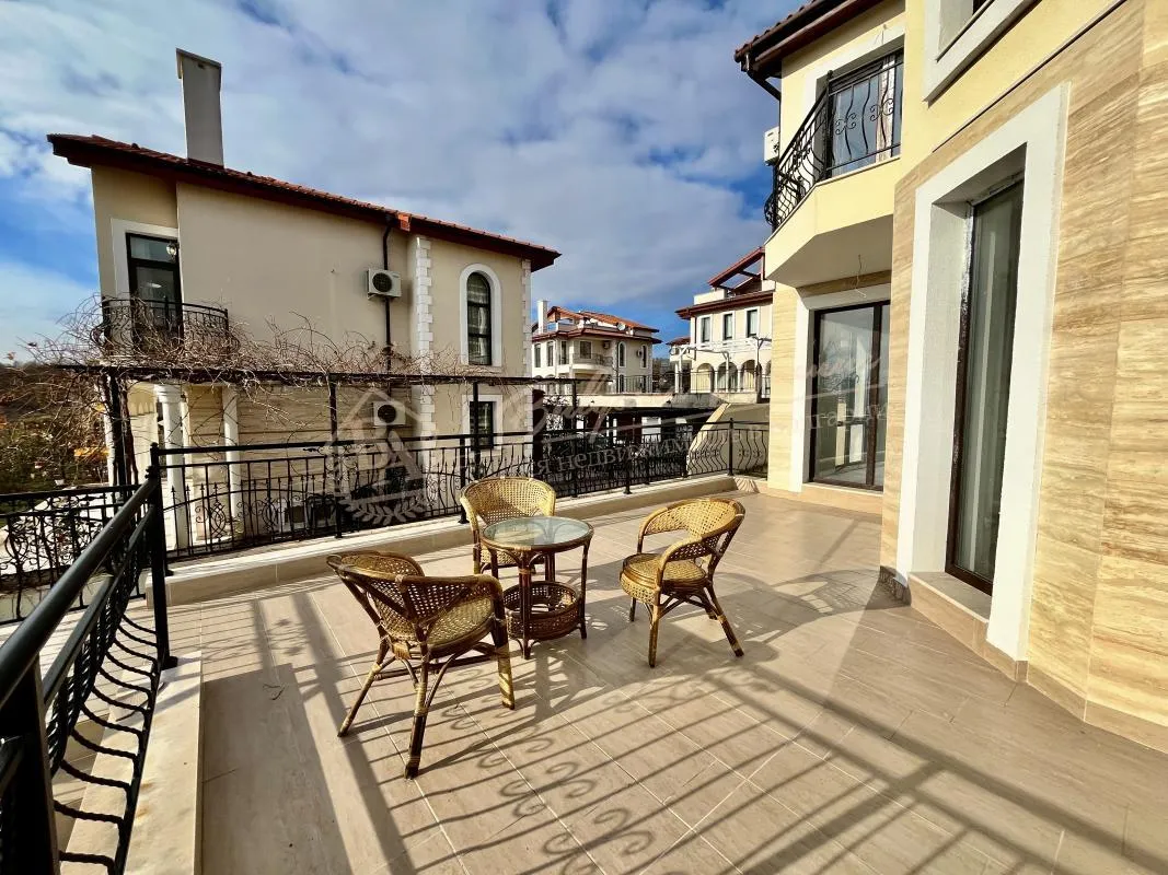 Просторный дом с панорамным видом на море в Святом Власе