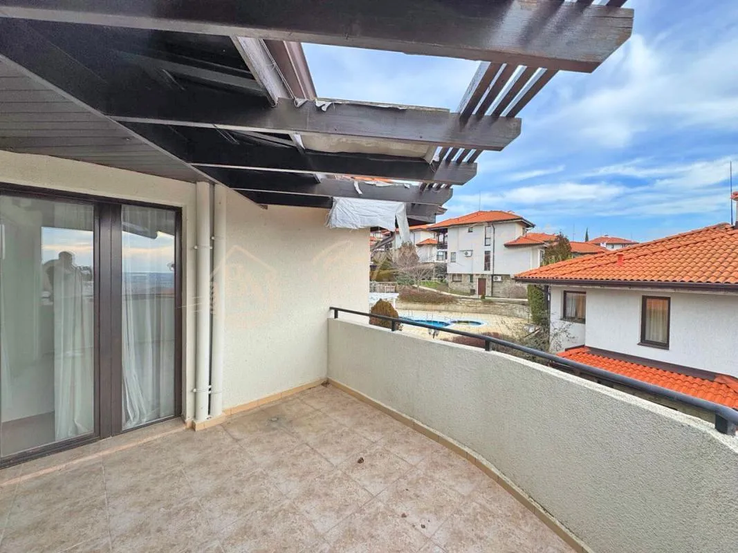 Двухкомнатный апартамент в комплекс "Бэй Вью Виллас", поселок Кошарица