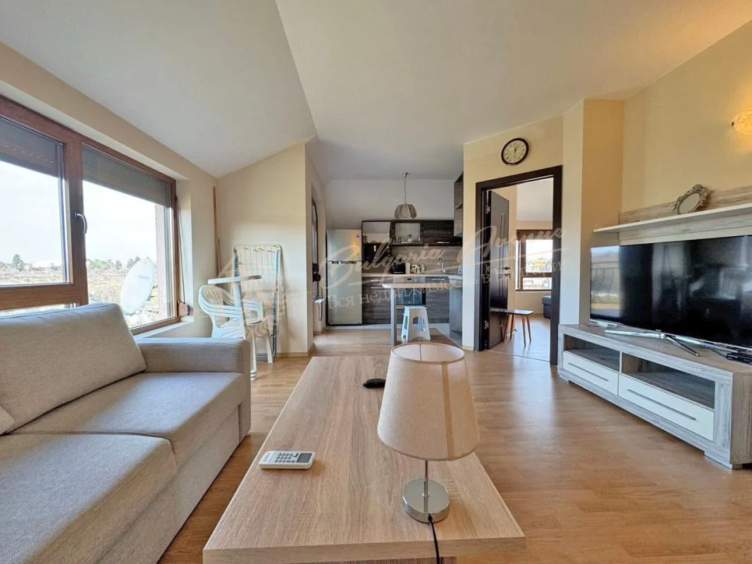 Двухкомнатный апартамент в комплексе "Элитония", курортный поселок Равда. 